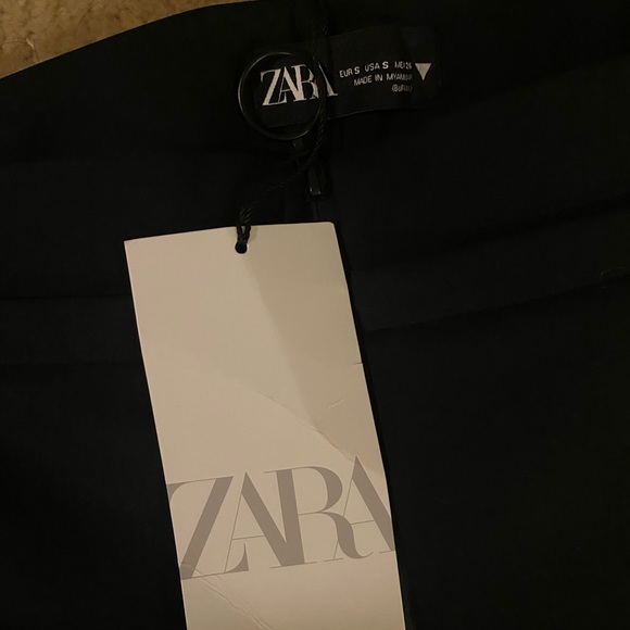 Zara Tech Leggings in black with a white stripe. Zip bottom. Size Small NWT - Picture 4 of 5